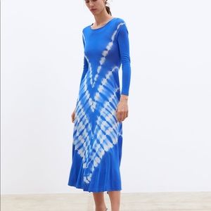 Blogger fave blue tie-dye Zara dress